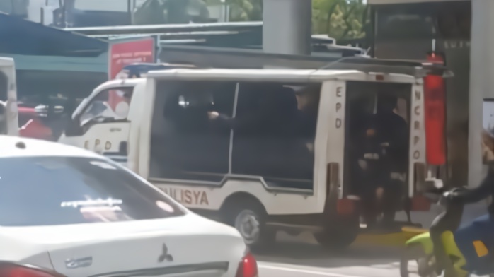 菲律宾马尼拉购物中心发生枪击案 枪手挟持30人 市长赶到现场！