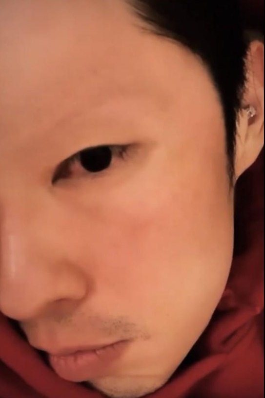41岁吴建豪近照曝光 剃掉眉毛耳朵里打耳洞