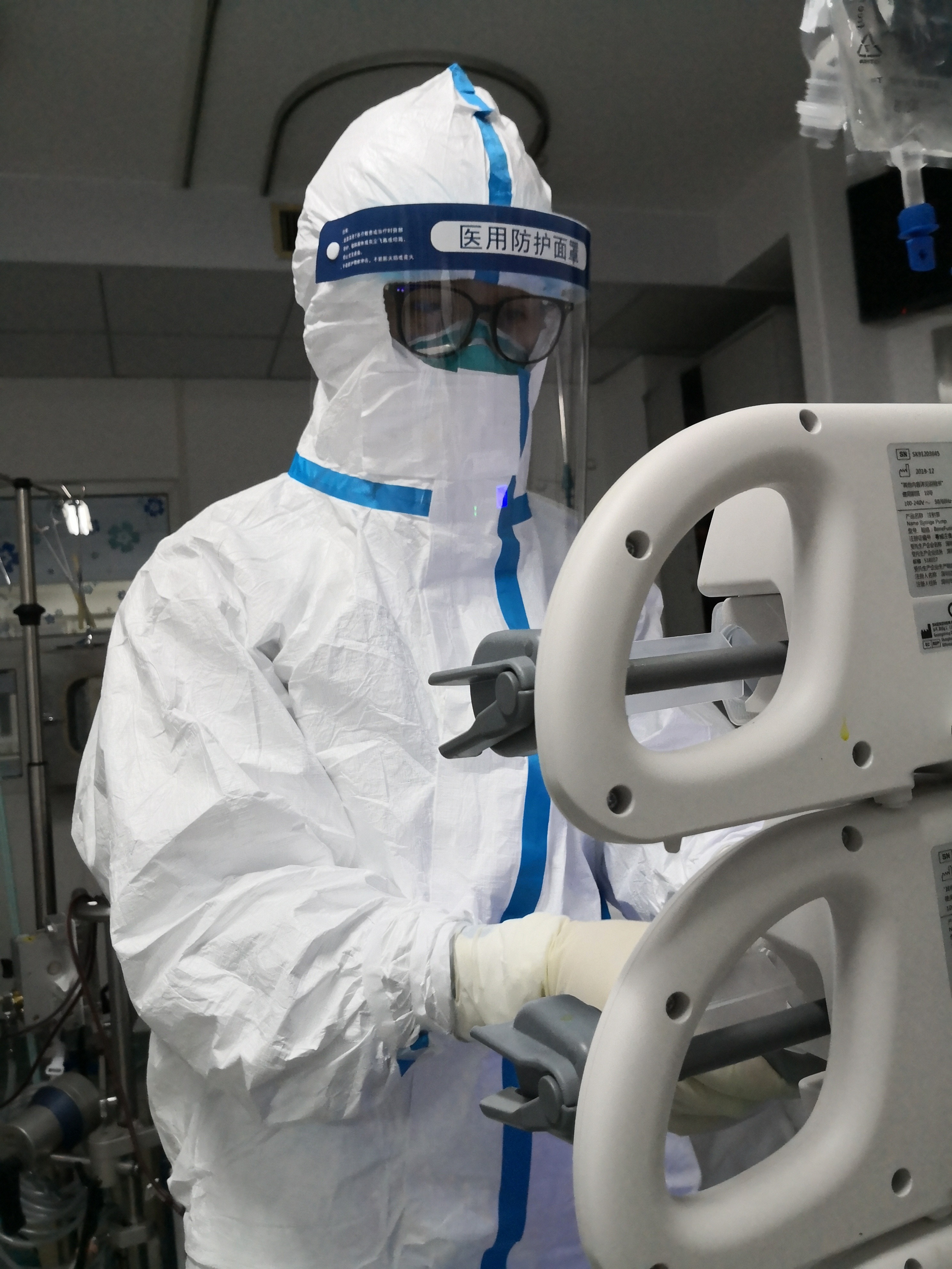 湘雅首位隔离病房援鄂护士 生理期毫无防备站立5小时