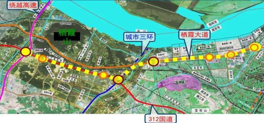 乐江路,官窑山路,"三纵"为枫叶大道,欢乐大道,邮轮大道,原规划的地铁4