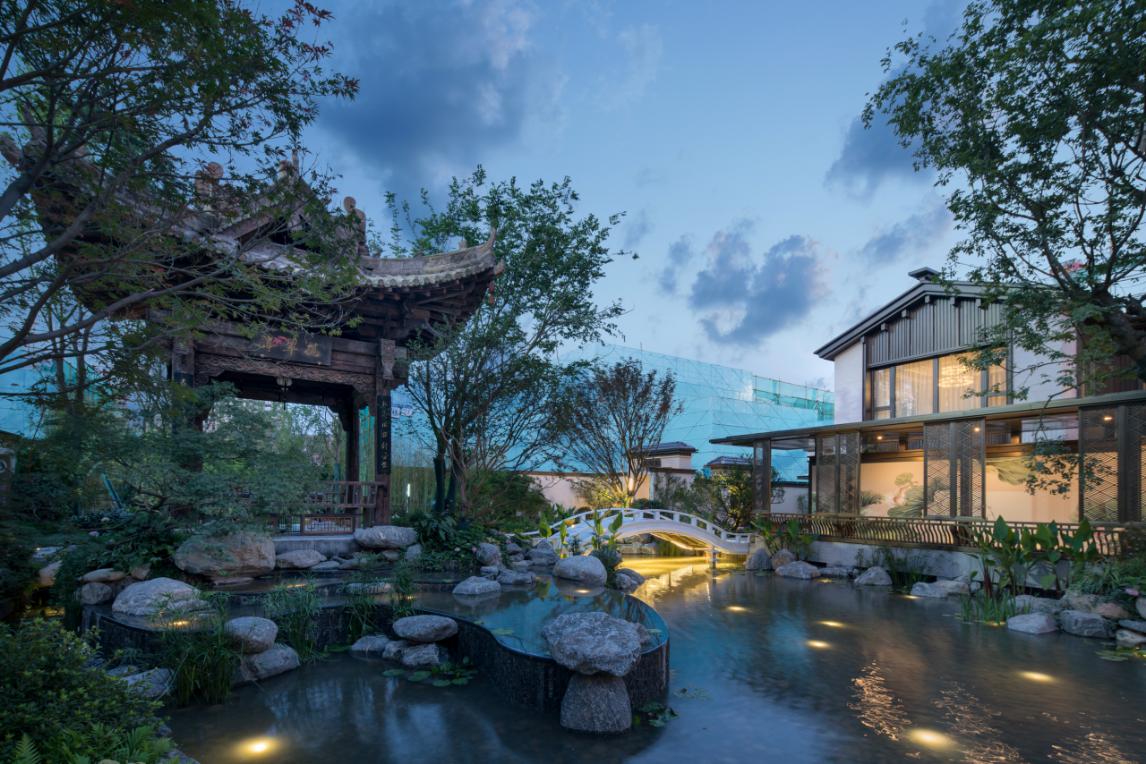 公园大道上府生活的本真在院子里