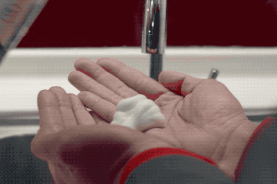10款家用洗手液横评：舒肤佳除菌差 蓝月亮伤皮肤｜凰家实验室