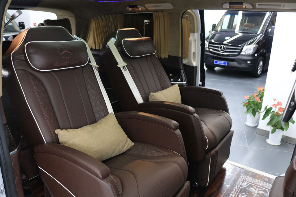 新款奔驰V260L高端改装商务车价格  优惠热线：15088779054