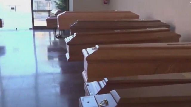 意大利教堂放满棺木 部分地区真实病亡数或多10倍