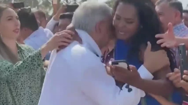 威力不及感冒？墨西哥总统无视疫情与支持者握手亲吻