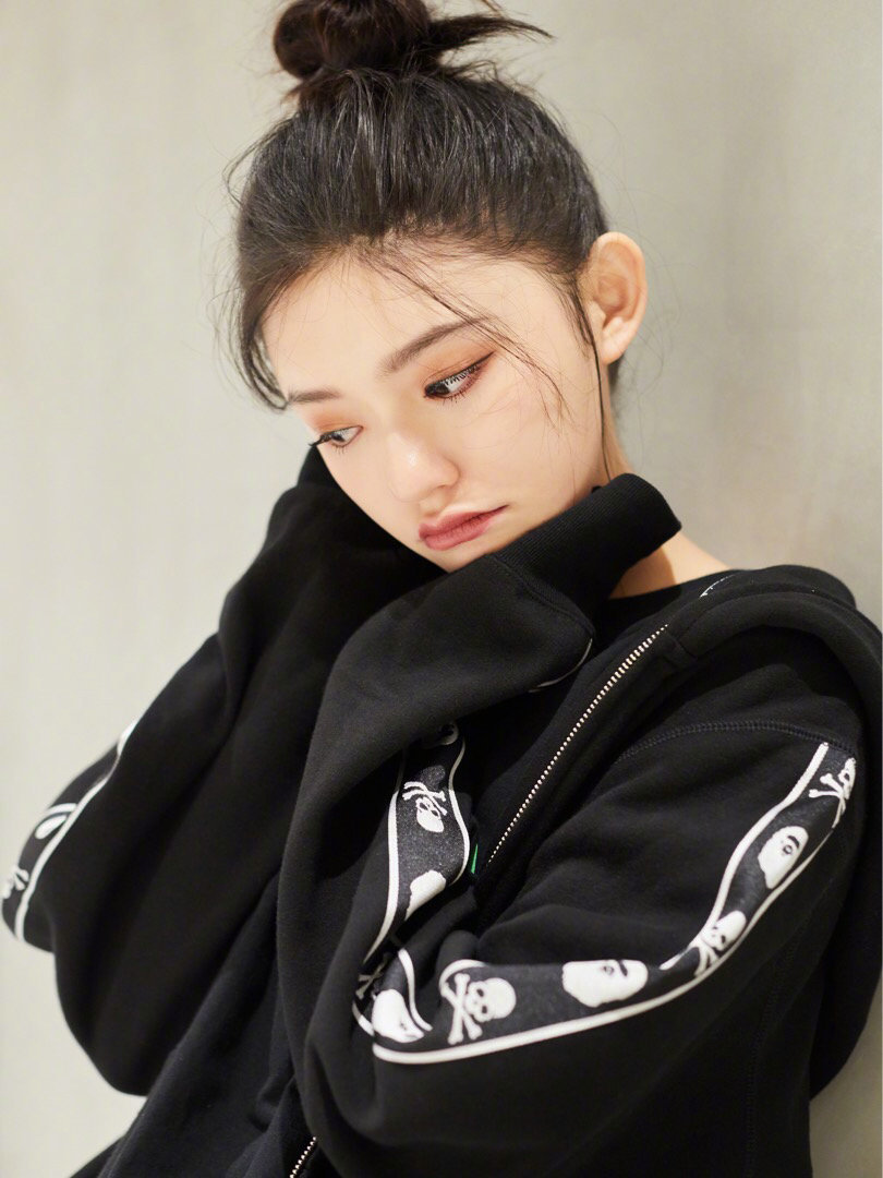 明星宅家护肤有多认真？ 林允喊你做回精致女孩