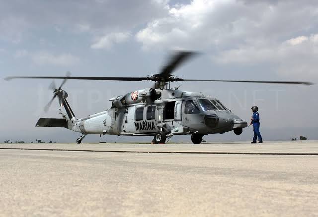墨西哥海军一架黑鹰直升机在执行民防安全任务时坠落