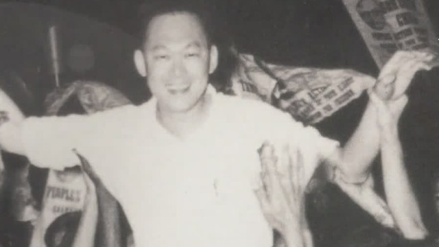 1959年李光耀获得压倒性胜利，宣誓就任新加坡总理 凤凰网视频 凤凰网