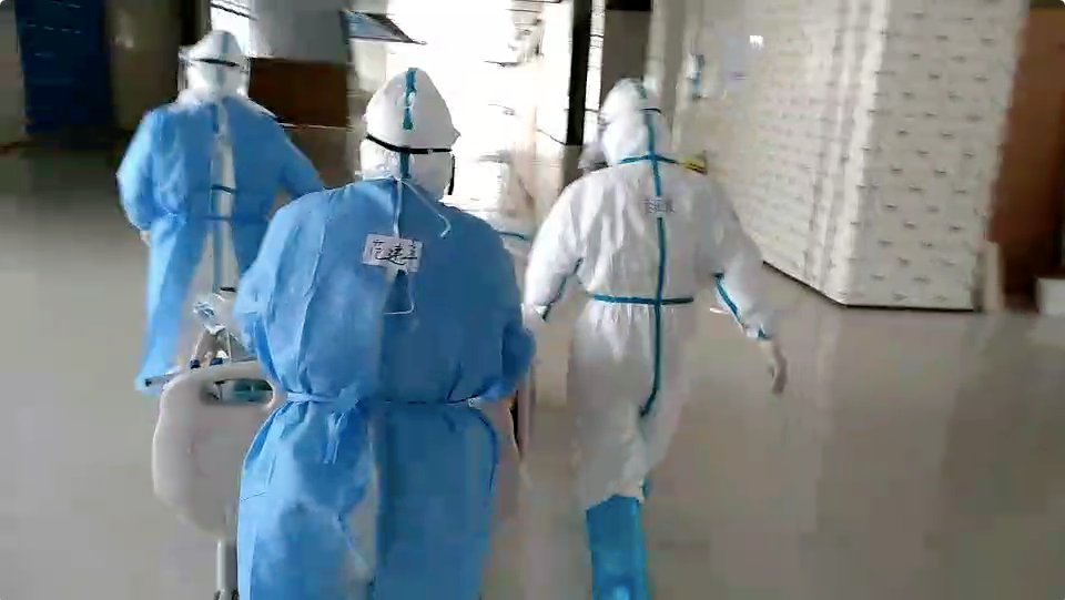 驰援黄冈的齐鲁医生： 有老人在重症病房去世 儿子从普通病房过来签字