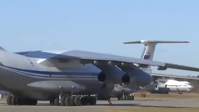 现场：俄罗斯伊尔-76运输机向意大利运送抗疫物资