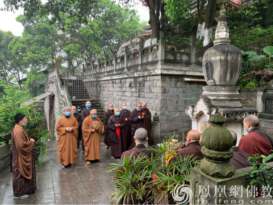 重庆华岩寺举行清明祭祖上供法会