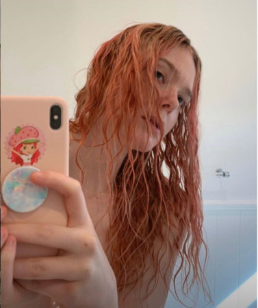 艾丽·范宁染粉橘新发色形象大变 网友：她是谁？