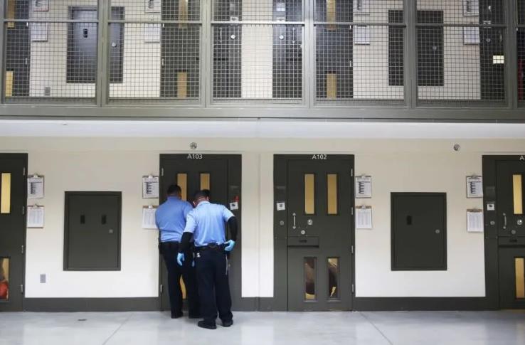 美国芝加哥一监狱暴发疫情 203名囚犯接受检测101人感染