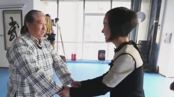 女生该如何摆脱"咸猪手"？洪金宝教你一个小妙招