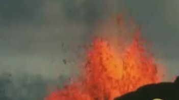 1950年夏威夷冒纳罗亚火山喷发 熔岩墙高达30米