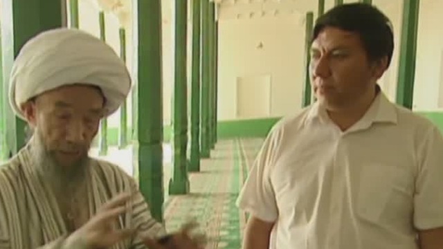 跟着大毛拉参观艾提尕尔清真寺的礼拜殿