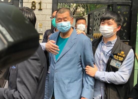 港媒：黎智英返回住所，香港警员上门拘捕