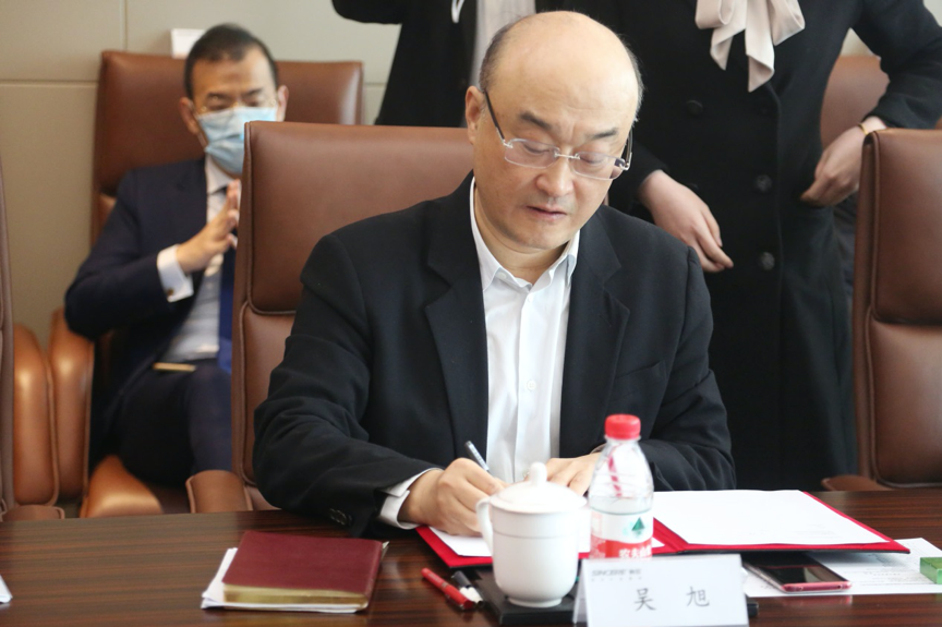 随后,吴旭董事长和郭益智ceo分别代表双方签署了协议.
