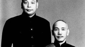 蒋介石父子在解放军进攻下狼狈不堪 甚至一度睡在飞机上
