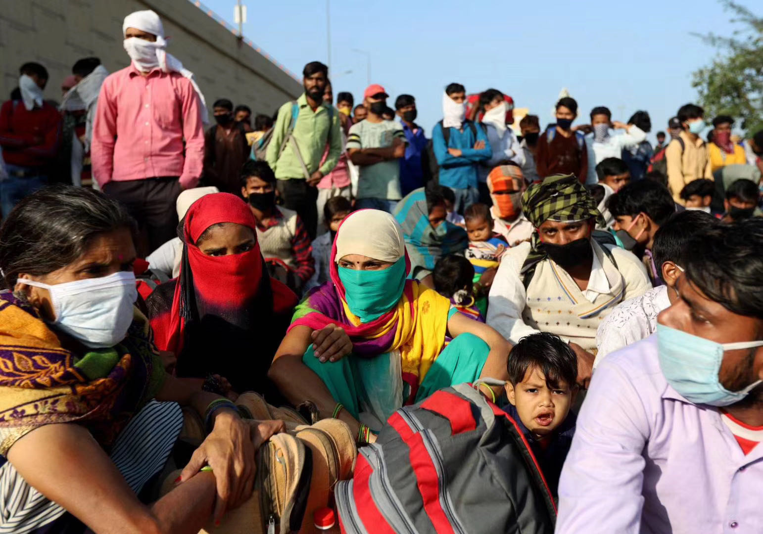 印度全国封锁引劳工恐慌 内政部要求保障迁徙工人福利