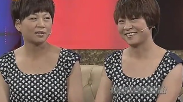 鲁豫有约：双胞胎姐妹为抢零食大打出手，竟还动了刀