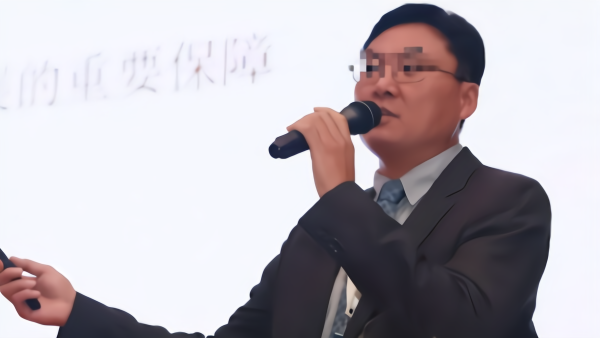 烟台鲍某明涉嫌性侵案双方通话录音曝光：我等你毕业