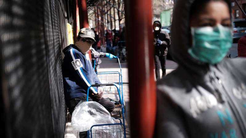 4月1日，布朗克斯医护人员要求N95口罩和其它防护用品应对疫情爆发