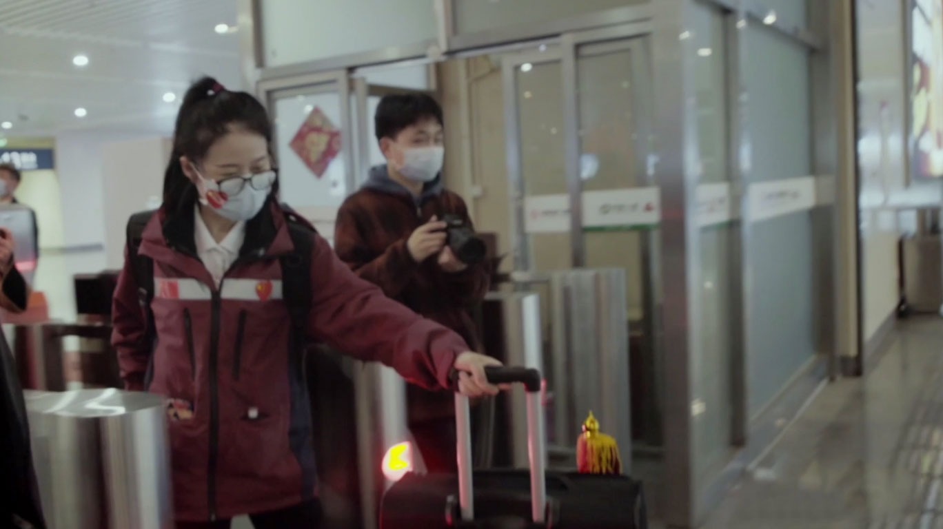 湘雅医院援鄂护士返湘：撤离的头一天还在上晚夜班