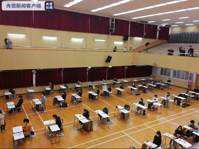 香港“高考”今日开考，超5万名考生全程戴口罩参加考试