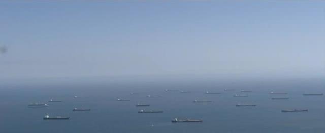 场面壮观！30多艘万吨油轮漂泊在加州外海无处可去