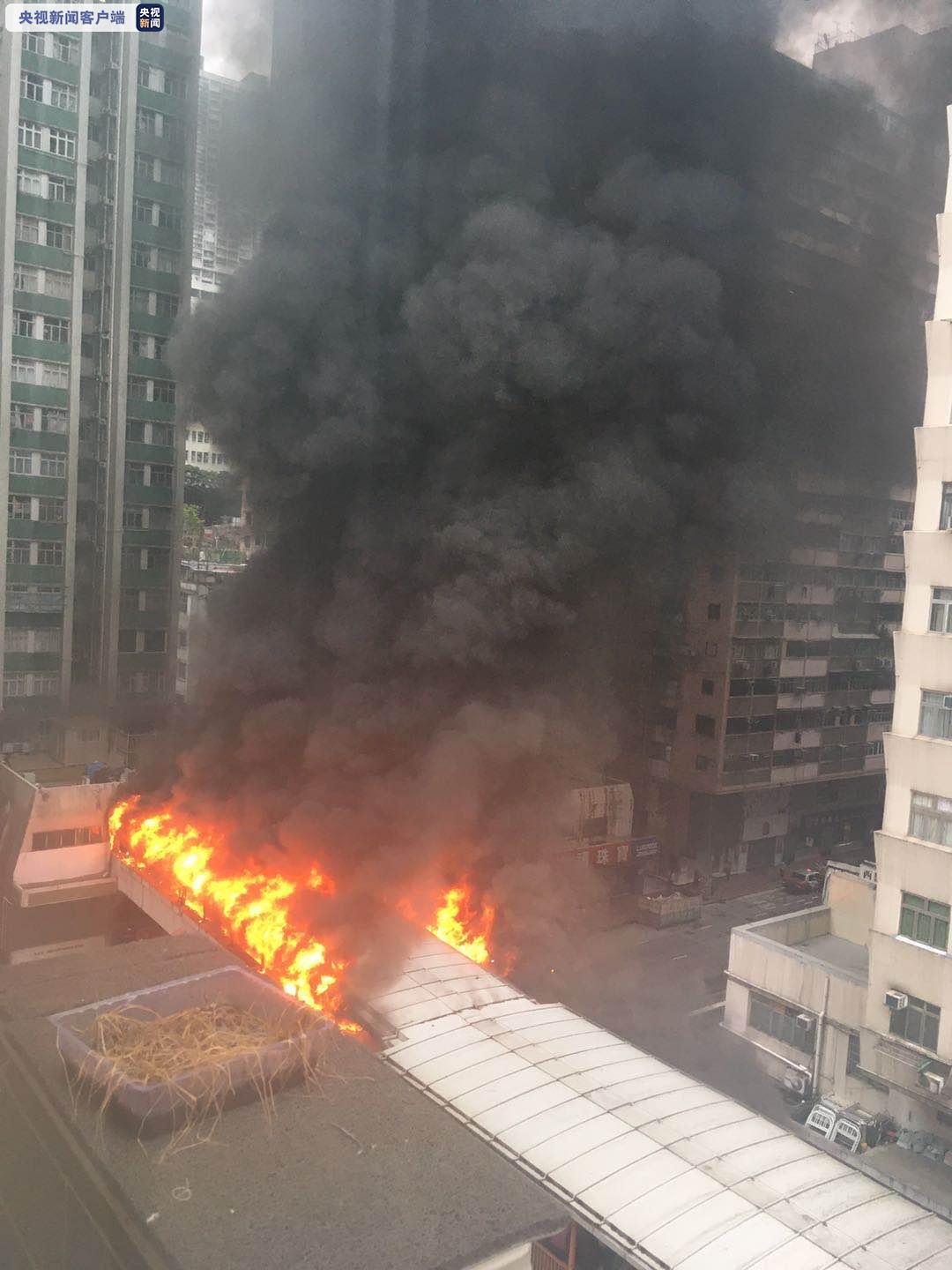 香港一天桥突发大火