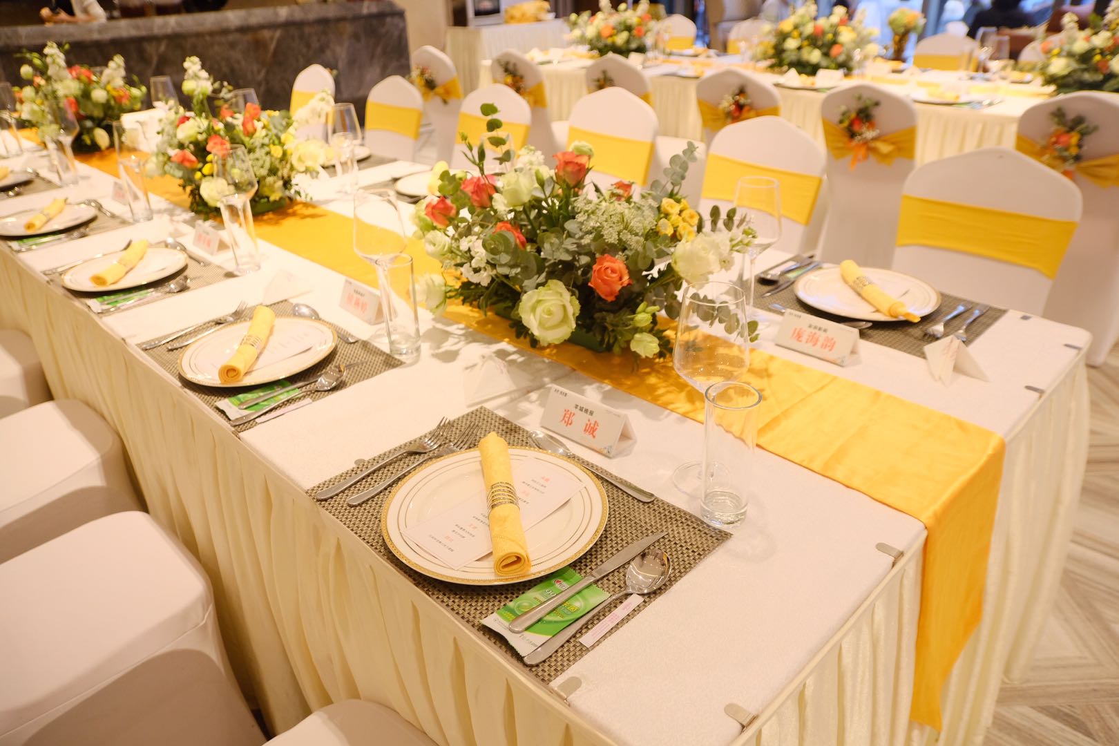 繁华启幕封面共鉴4月27日龙光玖龙台媒体vip见面会