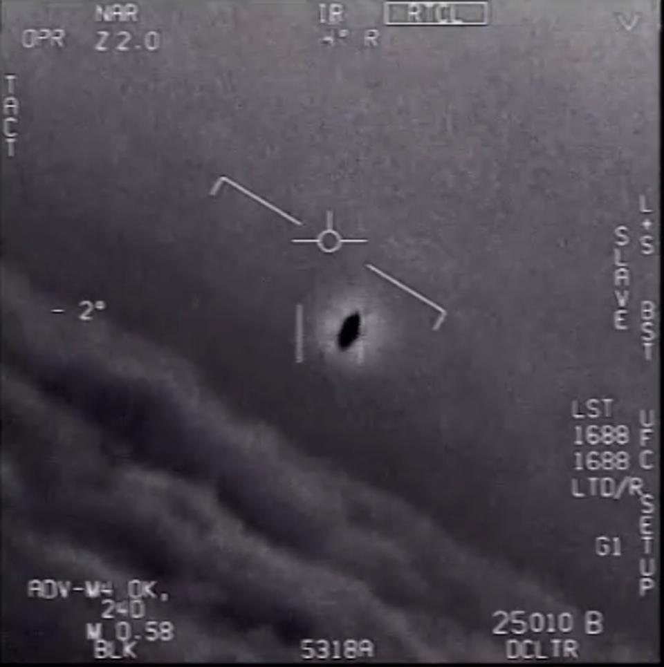 美军首次正式公布UFO视频：真的遇到过 飞行动作太诡异