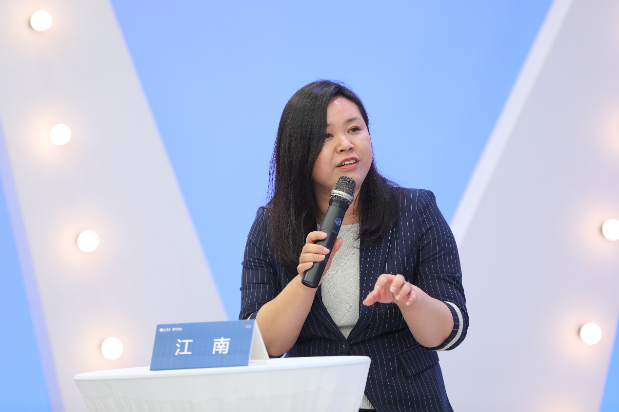 老总约惠直播间畅聊商务摩天论