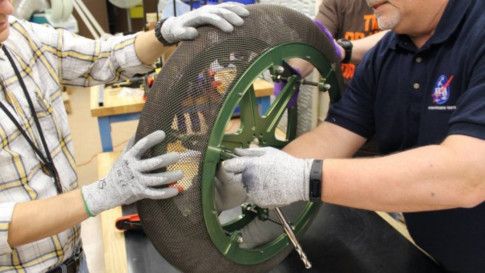 NASA“记忆金属”轮胎或能给火星探测车轮子带来重大升级