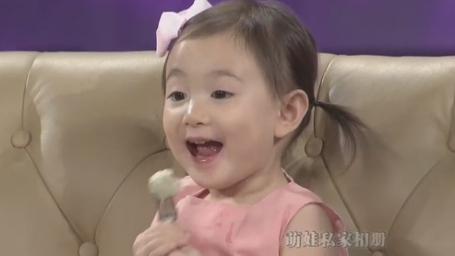 杨阳洋节目中说很想念奥莉她这表情让人琢磨不透啊