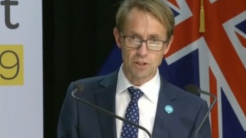 新西兰总理举行记者会介绍新冠疫情