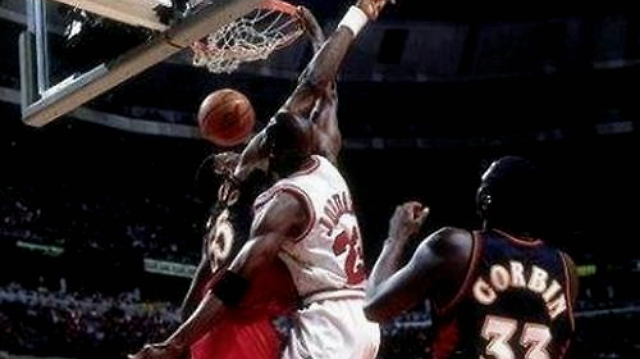 死亡隔扣！乔丹大学生涯劲爆十佳