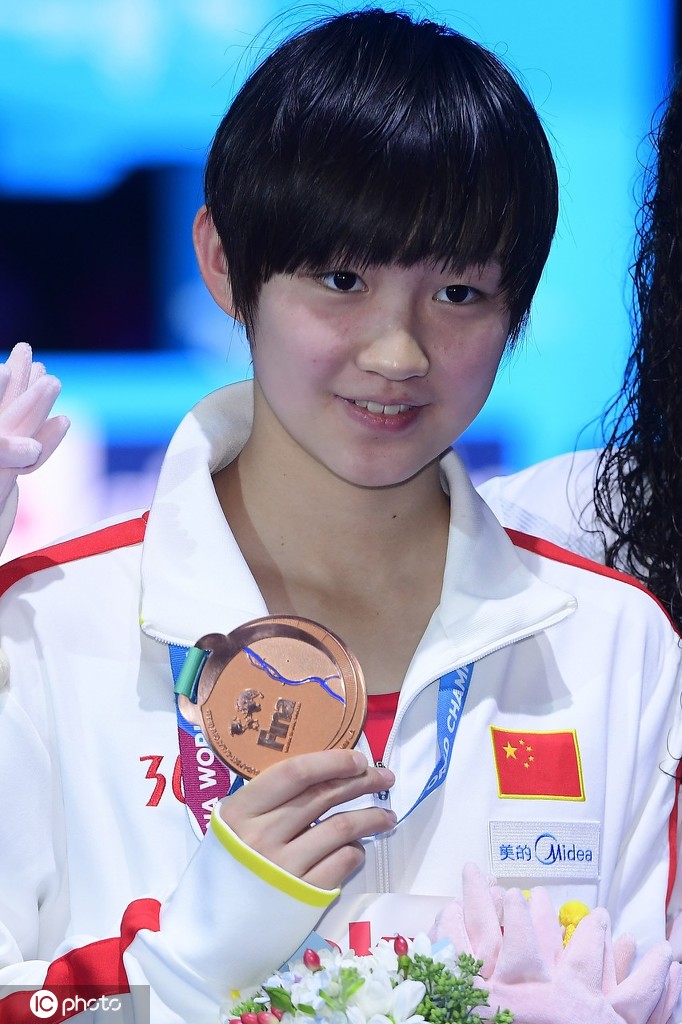 2017年布达佩斯游泳世锦赛,初出茅庐的李冰洁就在女子800米和400米
