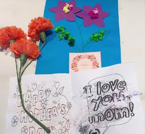 陈妍希第一次收到母亲节礼物 星星手绘干花卡片超用心