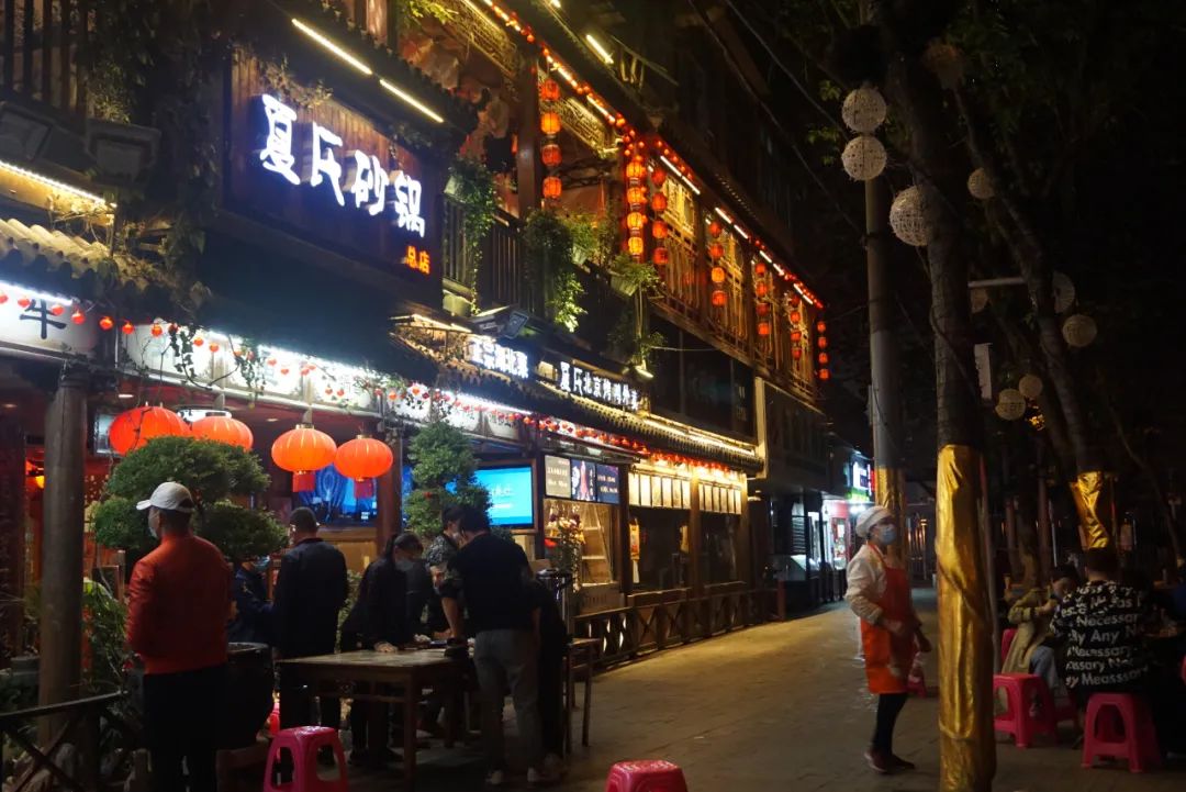 重出江湖的武汉美食街 现在什么样？