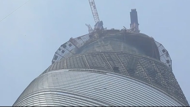上海中心大厦总高为632米 是一座巨型高层地标式摩天大楼_凤凰网视频_凤凰网