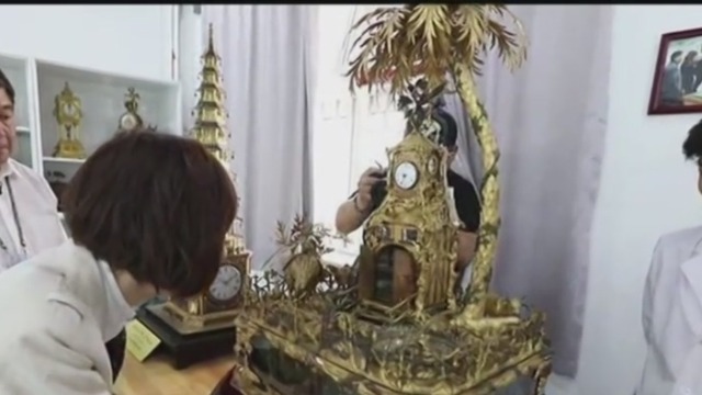 故宫著名修表师傅王津 带鲁豫参观自己修复的古代钟表