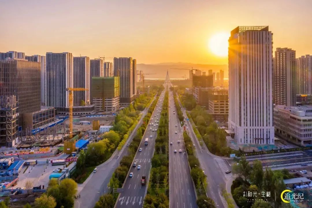 龙城大街南站之心高光区保利和光尘樾营销中心盛大开放