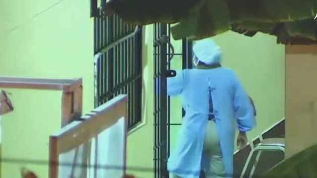 秘鲁女子监狱爆发疫情 囚犯隔窗向外求救