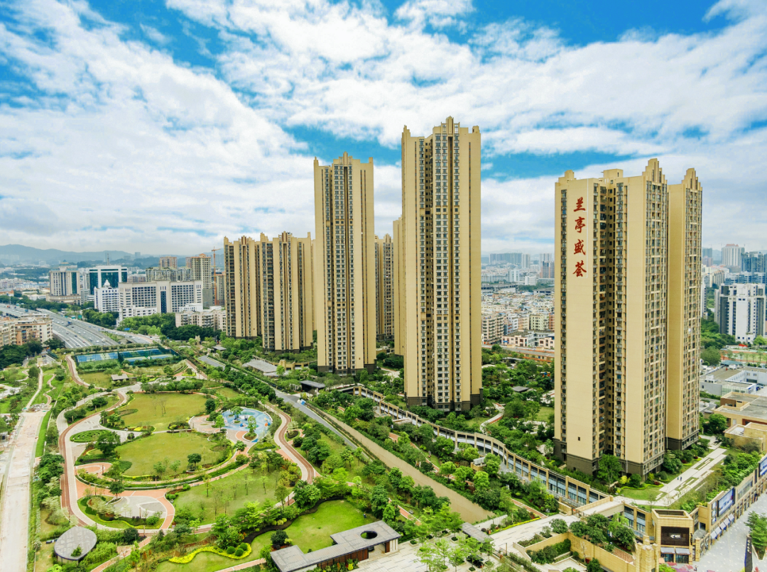 兰亭盛荟空中花园实景图社区内部还配建了幼儿园,商业街以及肉菜食