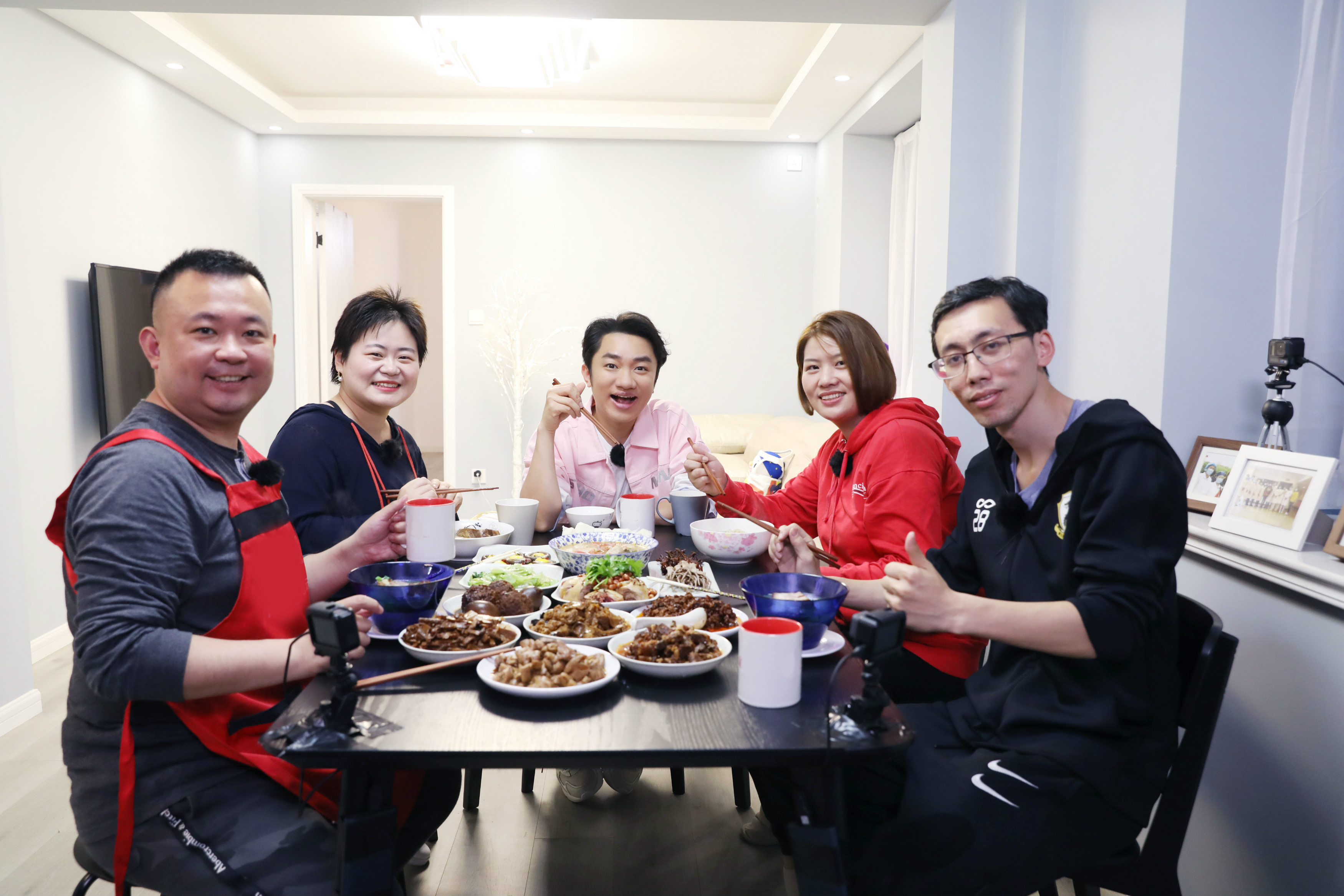 亲爱的来吃饭本周收官贾乃亮王祖蓝重温本季最难忘味道