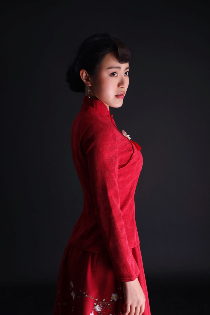 东方温情文艺片花姐热拍性感演员陈慧凌颠覆不同的美