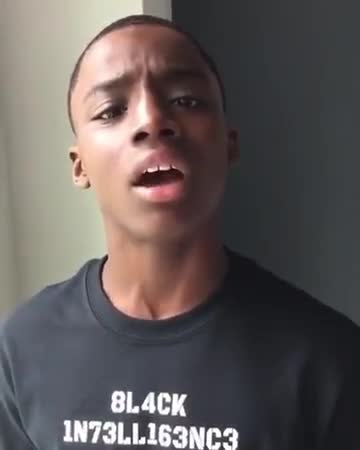弗洛伊德死后 12岁黑人福音歌手唱出了年轻非裔的心声