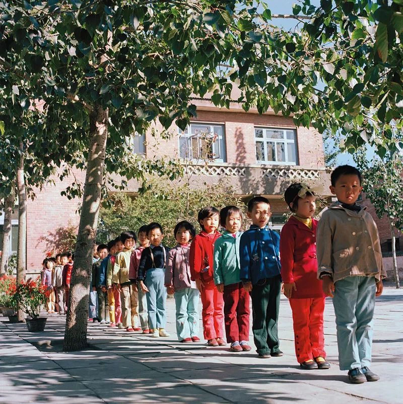 122张从未公开的照片,一代中国人的集体童年相册
